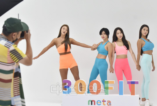 []ӽϾ --ڿ-ѳ, ߼ ۰ `300FIT meta` Կ ~